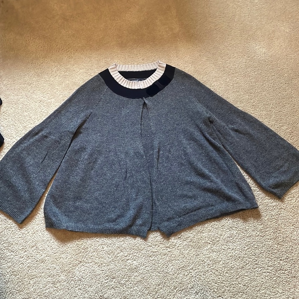 Unique gray flare design cardigan